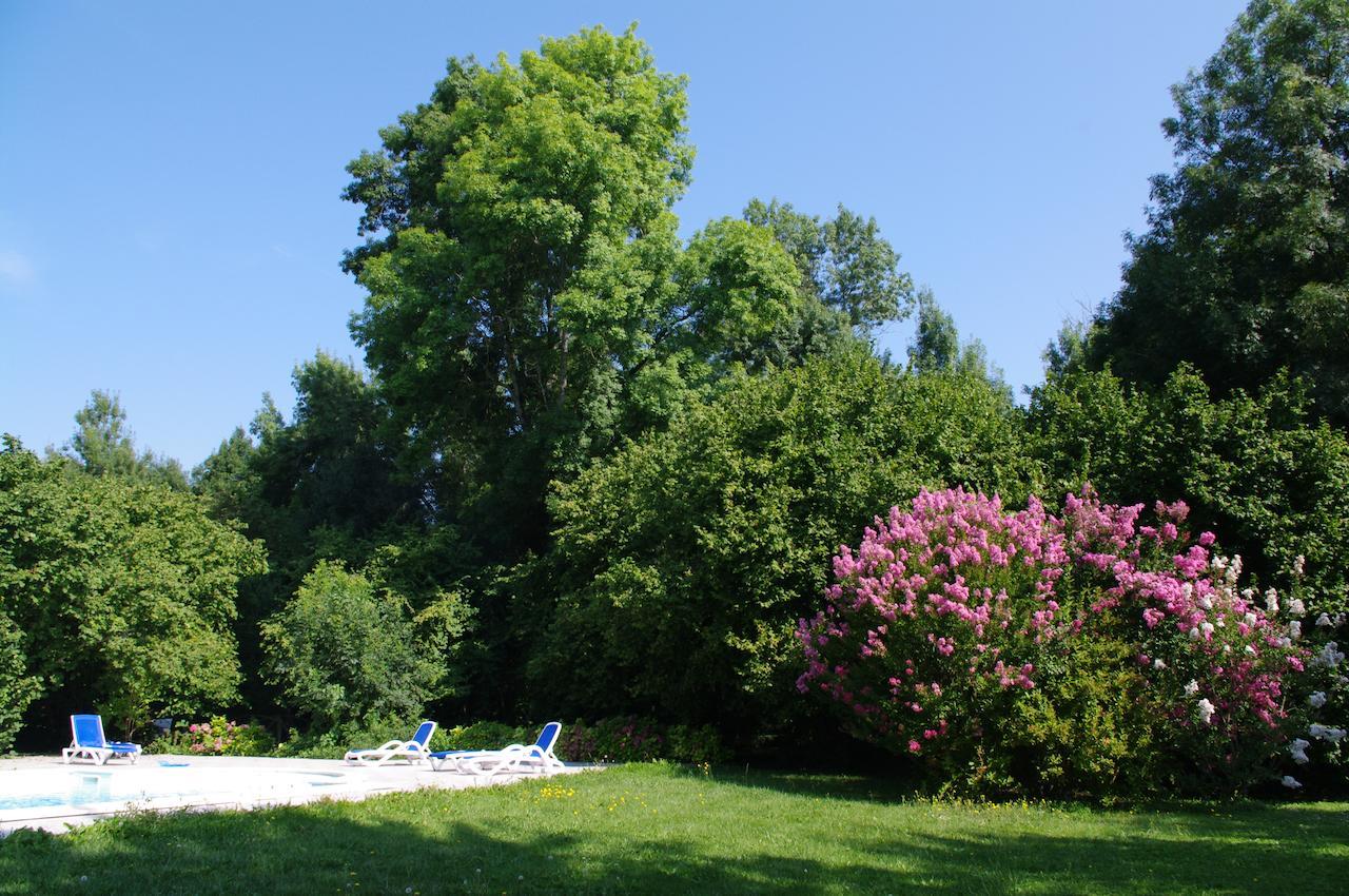 Domaine De Pladuc Bed & Breakfast Lachaise Exterior photo